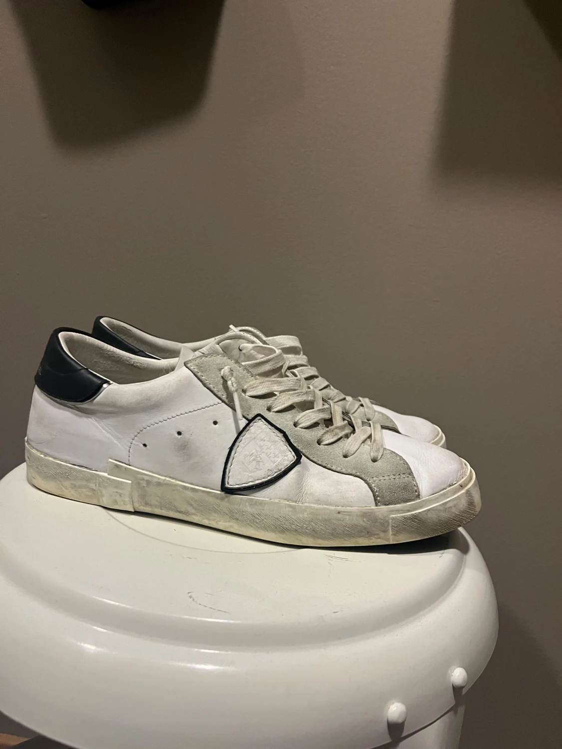 Philippe Model vita sneakers med grå detaljer