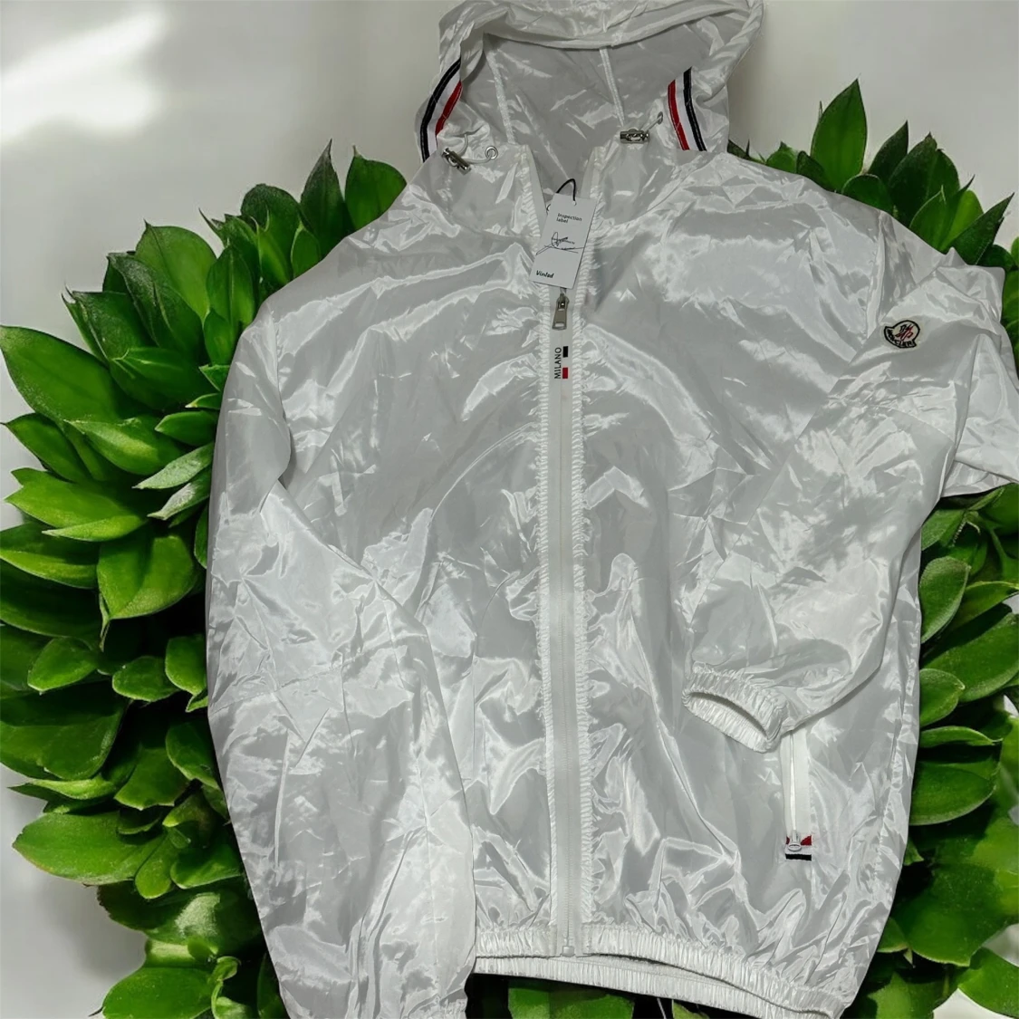 Vit tunn jacka med huva - 1