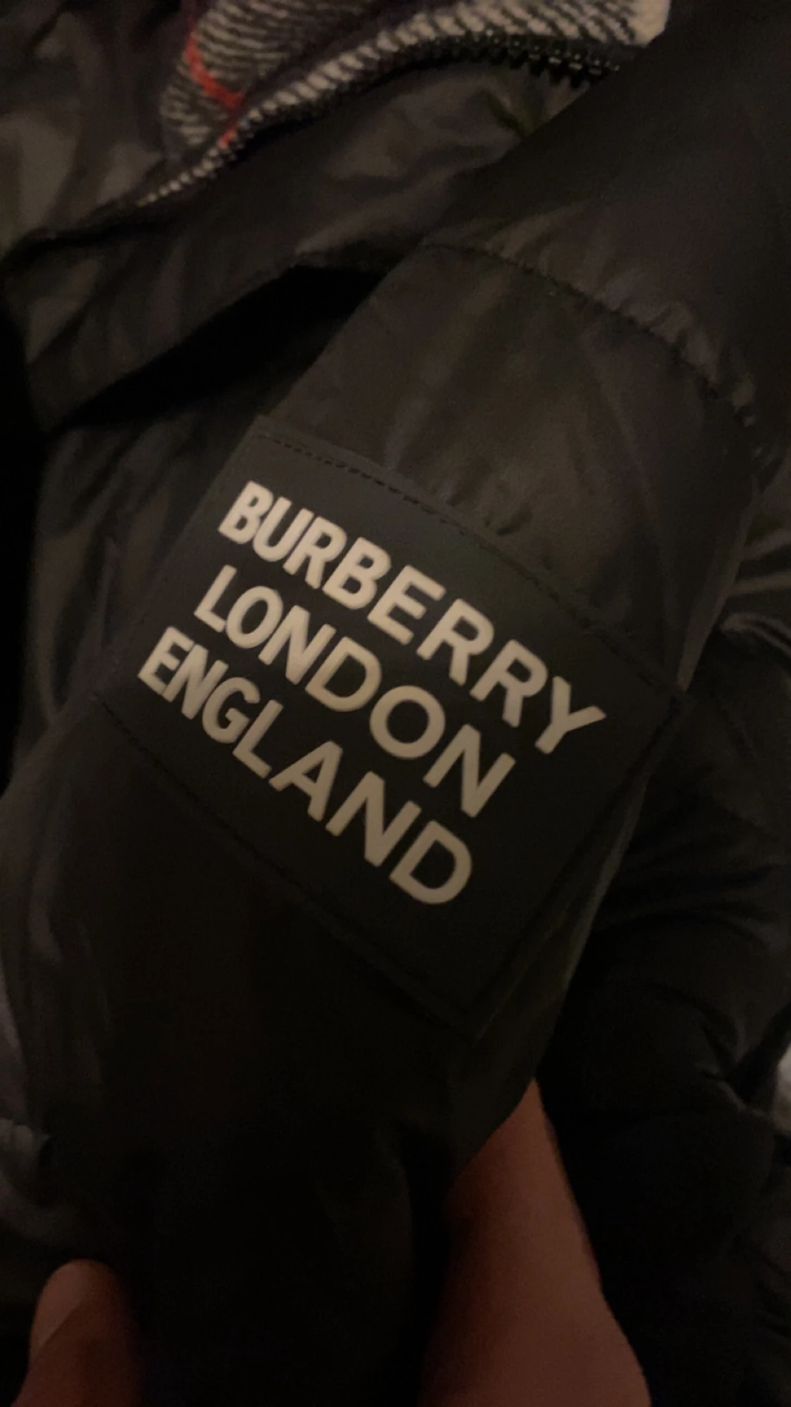 Svart Burberry pufferjacka med rutig huva - 4