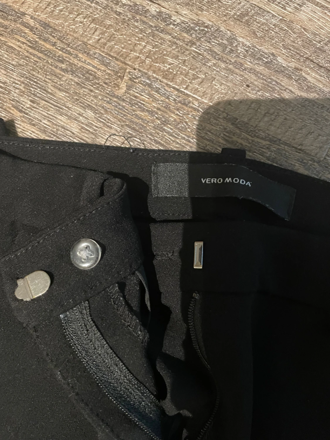 Svarta kostymbyxor från Vero Moda - 1