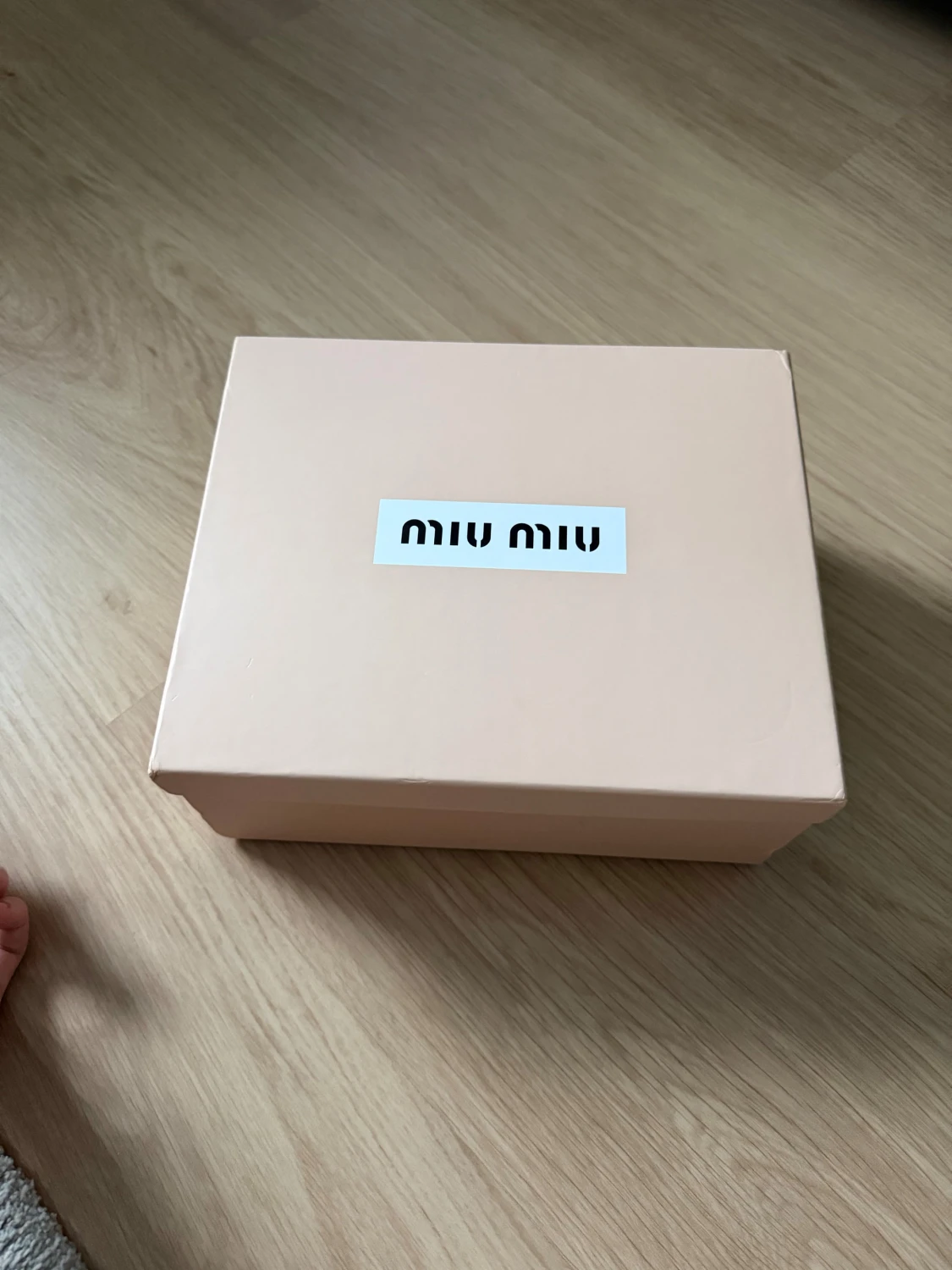 Svart quiltad handväska från Miu Miu - 5