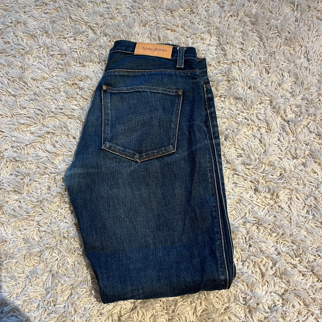 Mörkblå jeans från Acne Studios