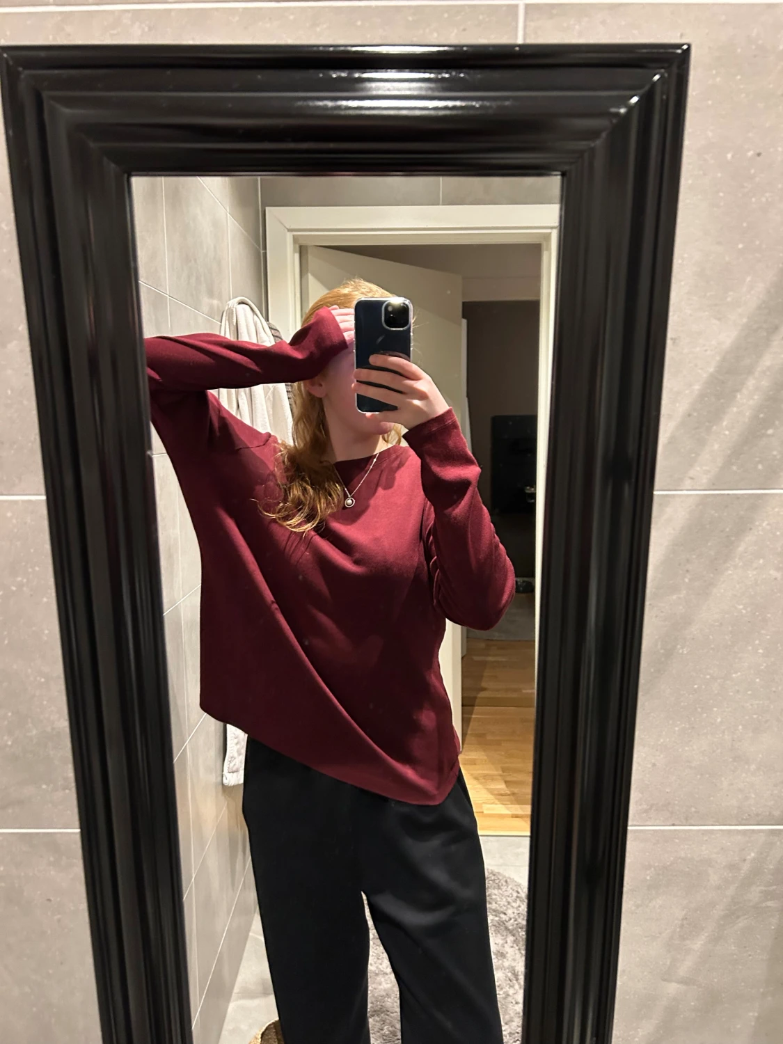 Mörkröd långärmad tröja - 1