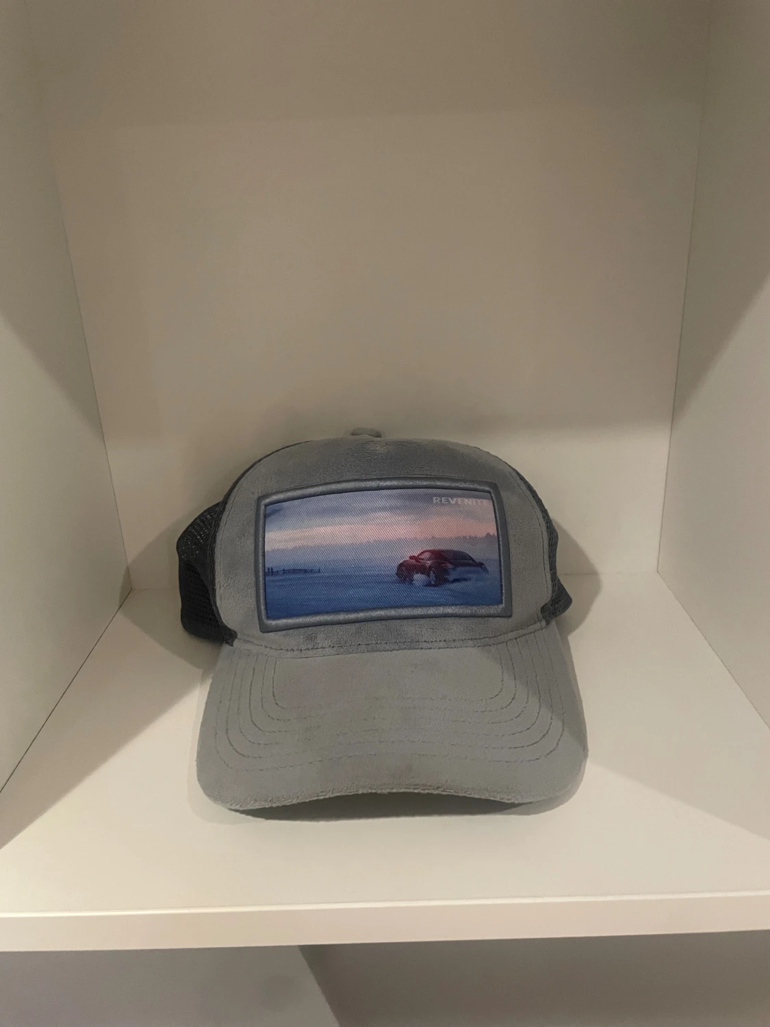Grå truckerkeps från Revenite