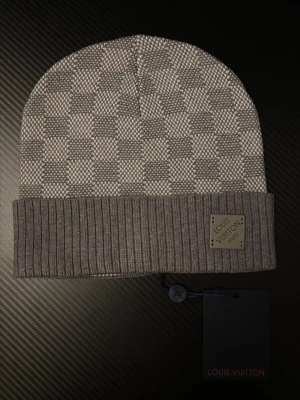 L V mössa  - Helt ny kommer med tagen 