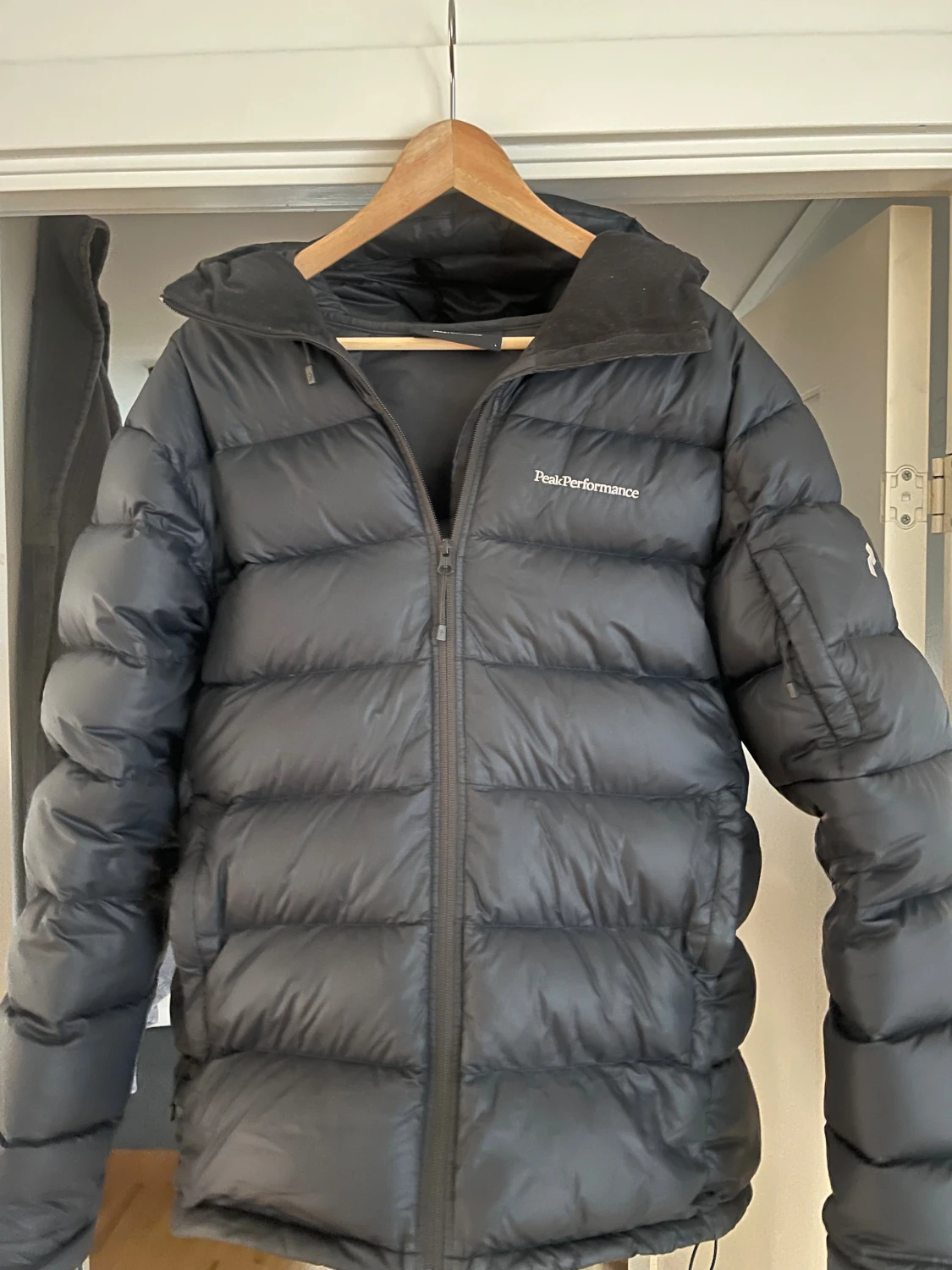 Svart dunjacka Peak Performance - 2