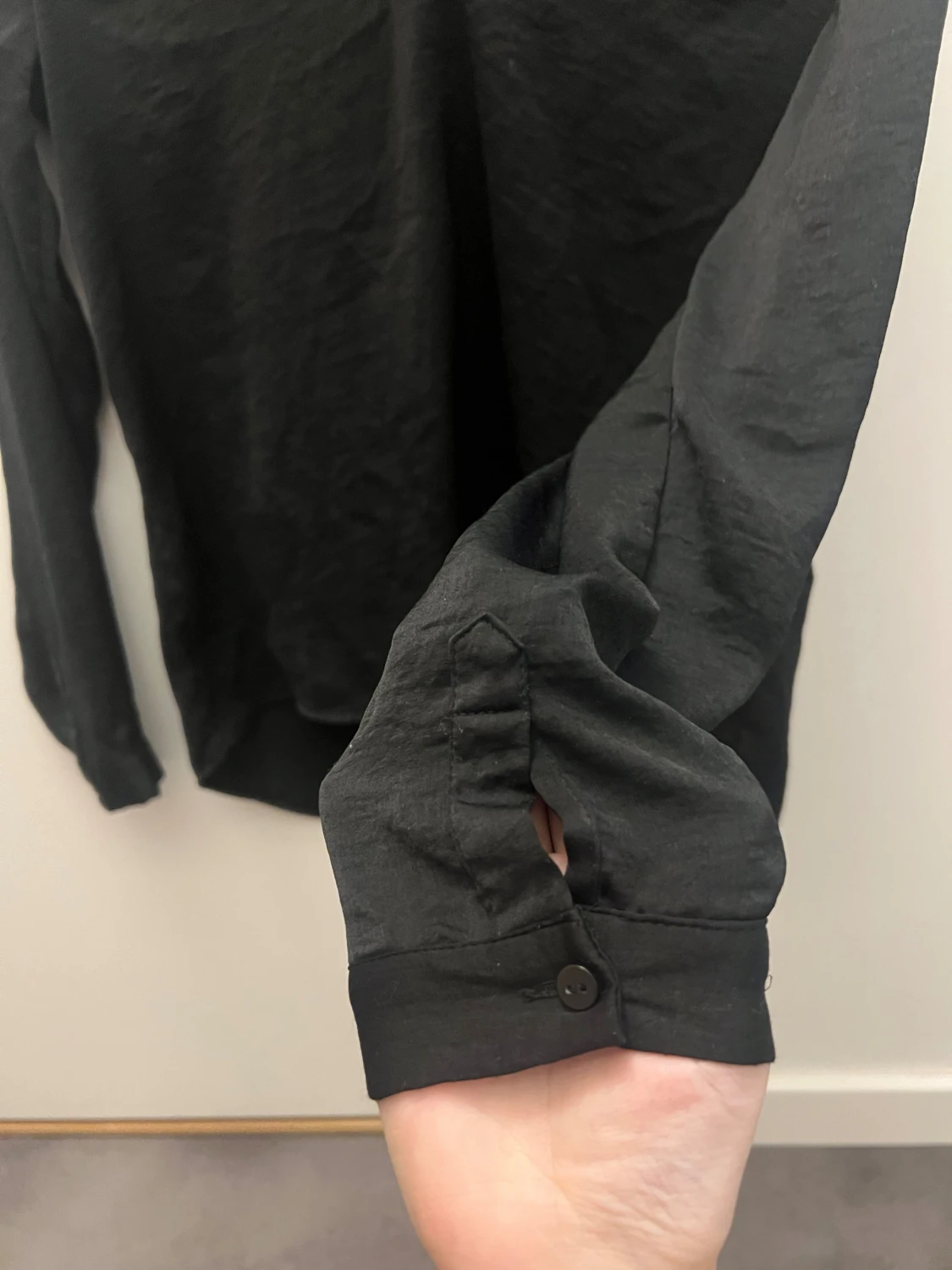 Svart blus från Gina tricot  - 2