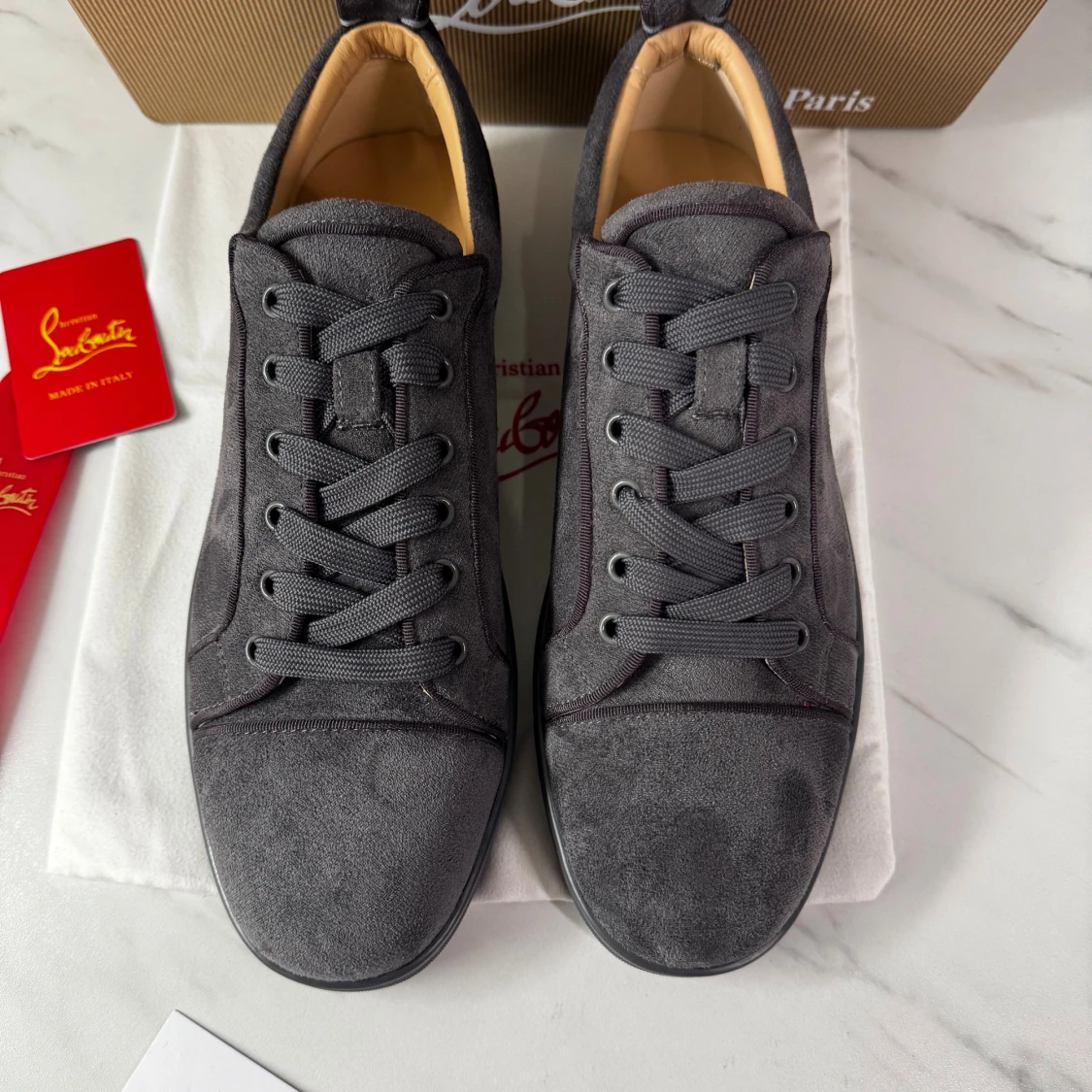 Grå mocka sneakers från Louboutin - 1