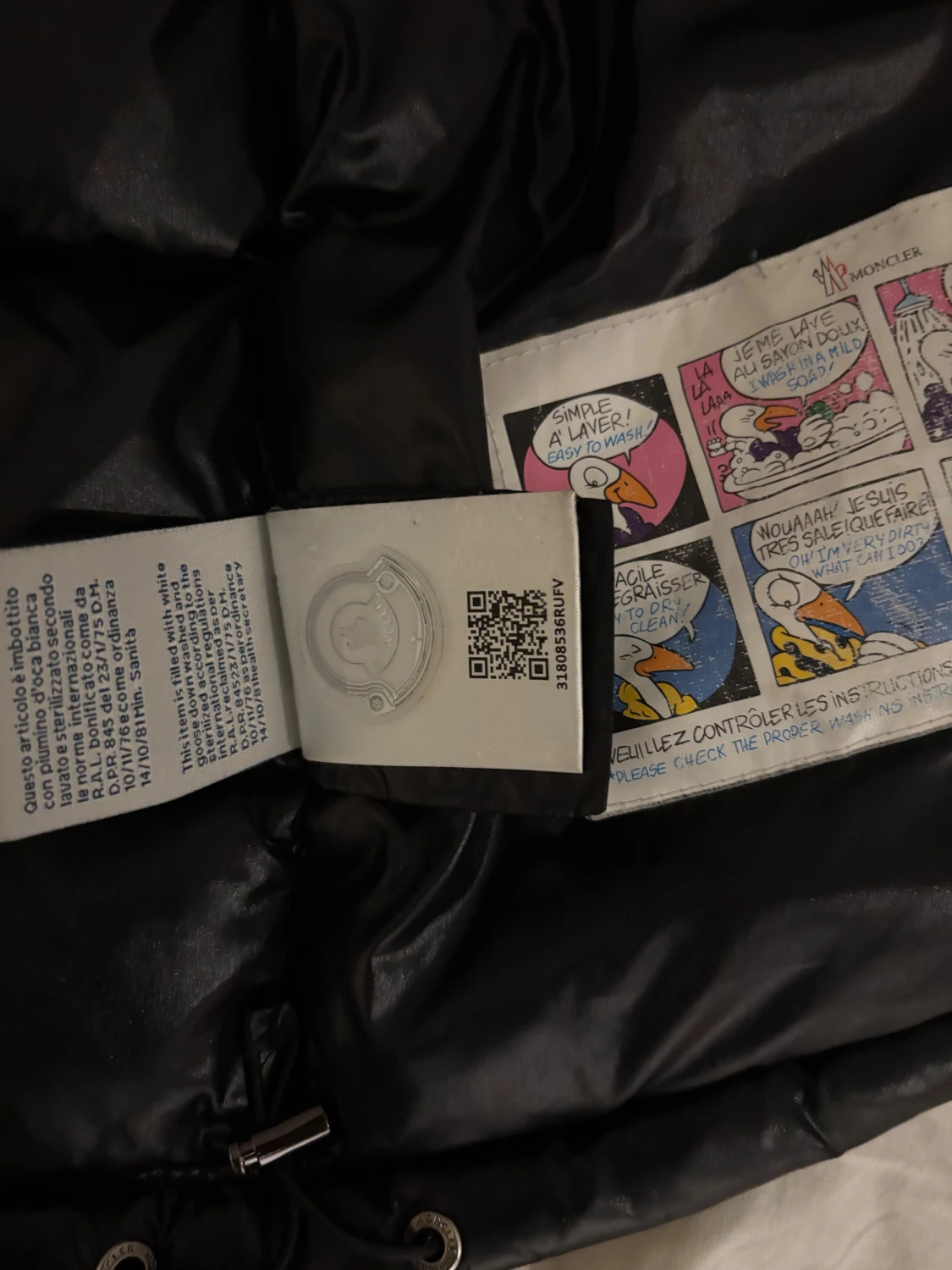 Svart dunväst från Moncler med huva - 2