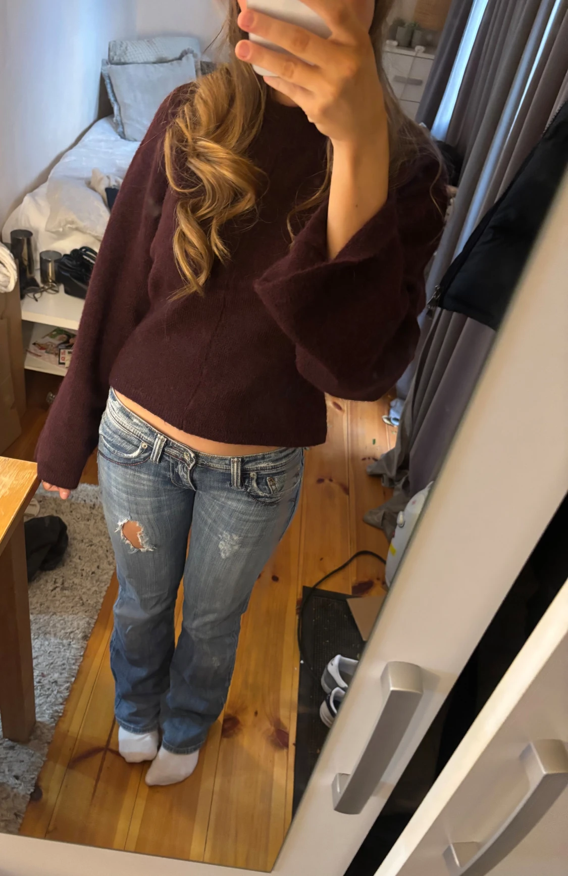 Blå bootcut jeans med slitningar - 1