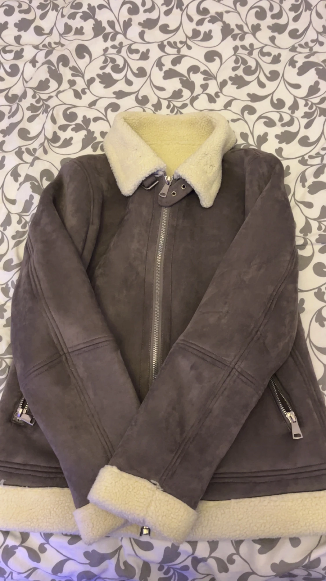 Grå teddyjacka med dragkedja