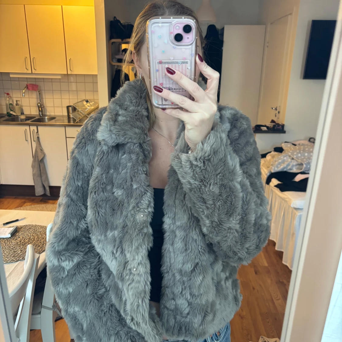 Grå fuskpälsjacka