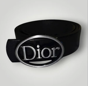 D.i.o.r bälte 120cm - Helt ny. Fin replika med grym kvalité. 120cm lång. Pris: 599kr. Först till kvarn som gäller. Skickas direkt inom 24h