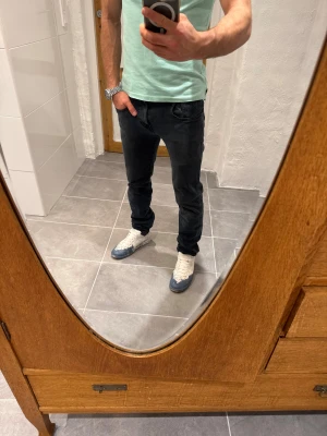 Replay jeans  - Ett par snygga byxor från Replay i storlek W30 L34 i modellen Anbbas 