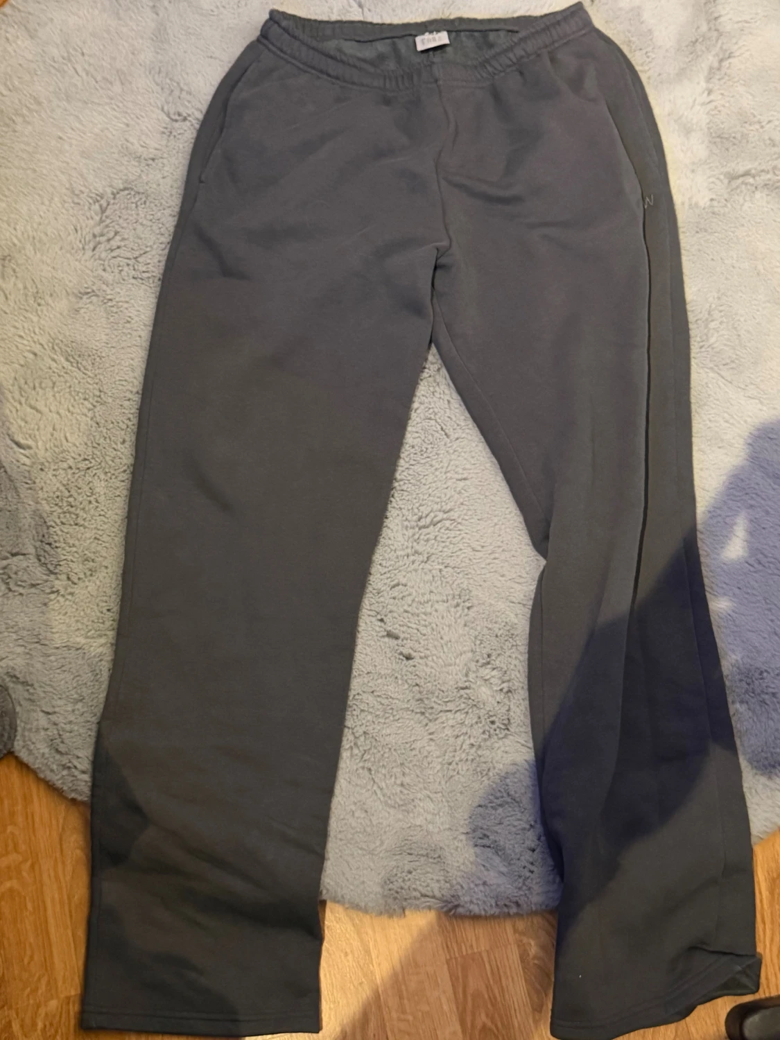 Mörkgrå mjukisbyxor från ICANIWILL