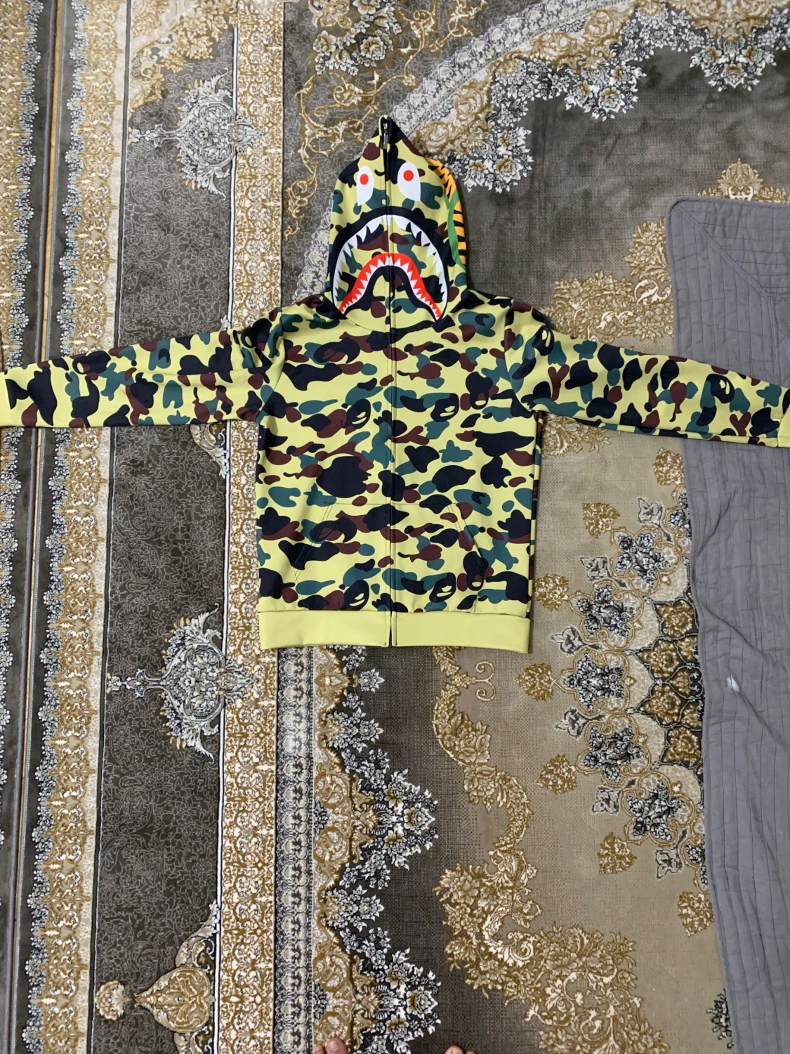 BAPE camo hoodie med shark-hood