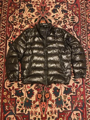 Massimo Dutti Jacka - Tja, säljer nu en Massimo Dutti jacka för endast 599! Pris är ej hugget i sten och skriv i dm vid frågor eller funderingar! 🙌