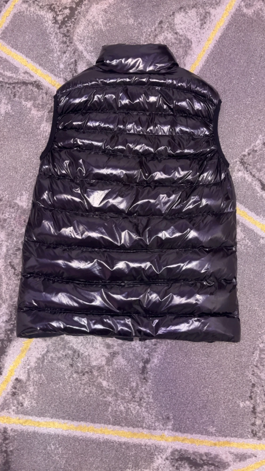 Svart glansig dunväst från Moncler - 2