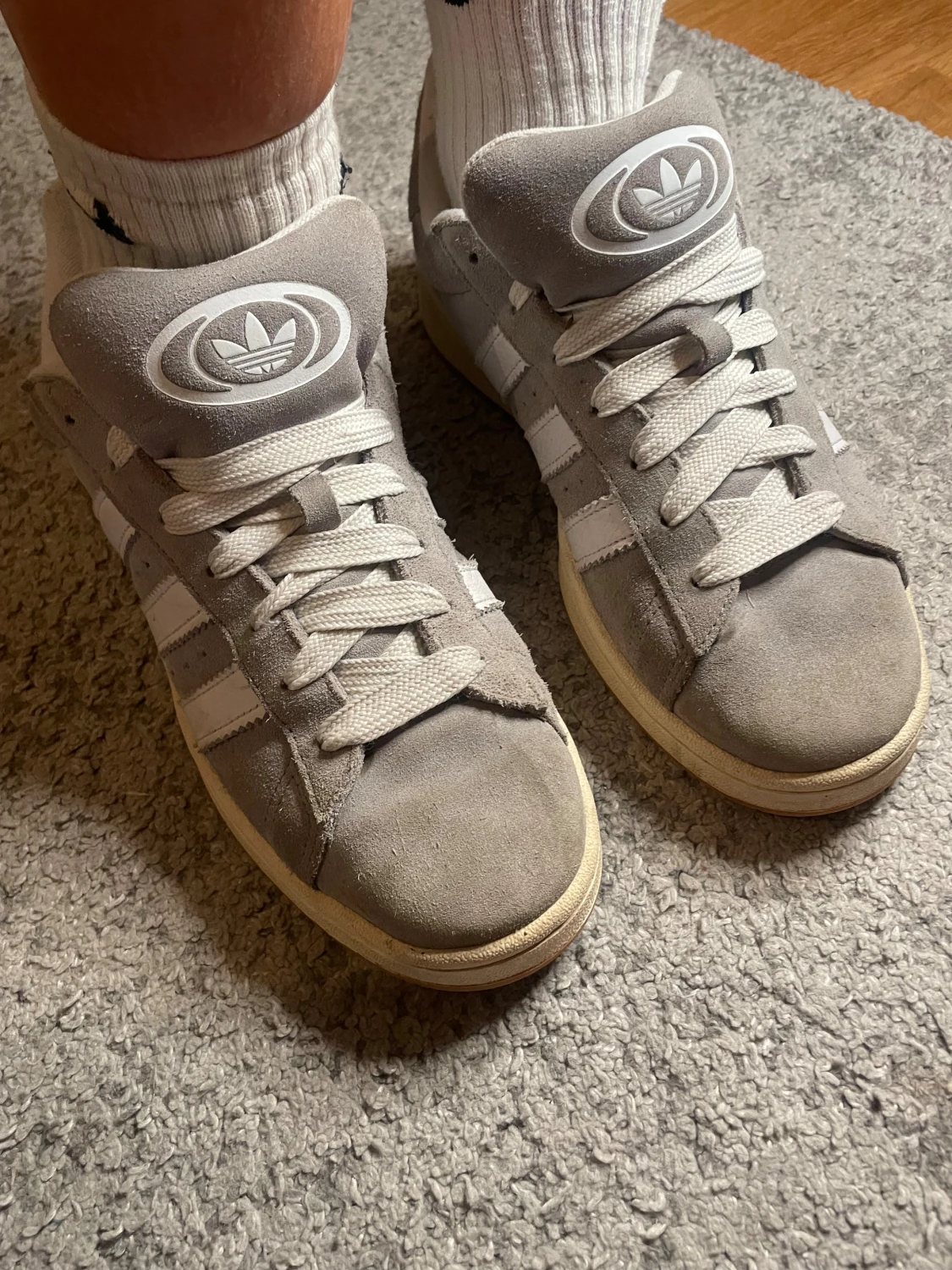 Grå adidas Campus sneakers i mocka - 2