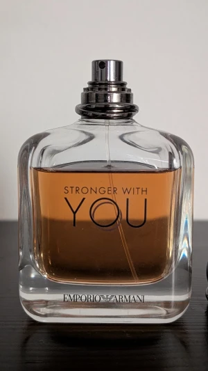 Emporio Armani Stronger With You - Trendig parfym från Emporio Armani med modern känsla. Eau de toilette, 100 ml. Tillverkad i Frankrike. Perfekt för dig som vill sticka ut med stil. C 70 ml kvar 