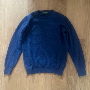 Blå tröja Alan Paine - Blå tröja av Geelongull från Alan Paine i storlek 46 (S) nypris 1 900kr