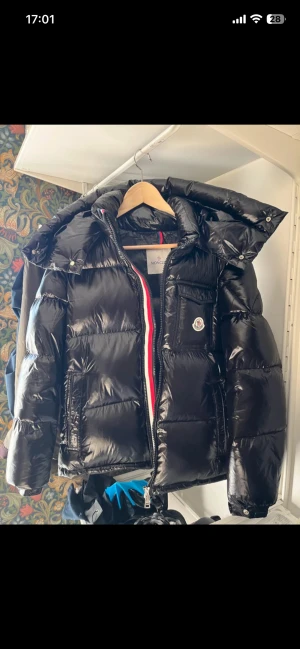 Moncler Puffer Jacka - M - En mycket fin oanvänd Moncler Puffer jacka, då den inte passade i storleken M
