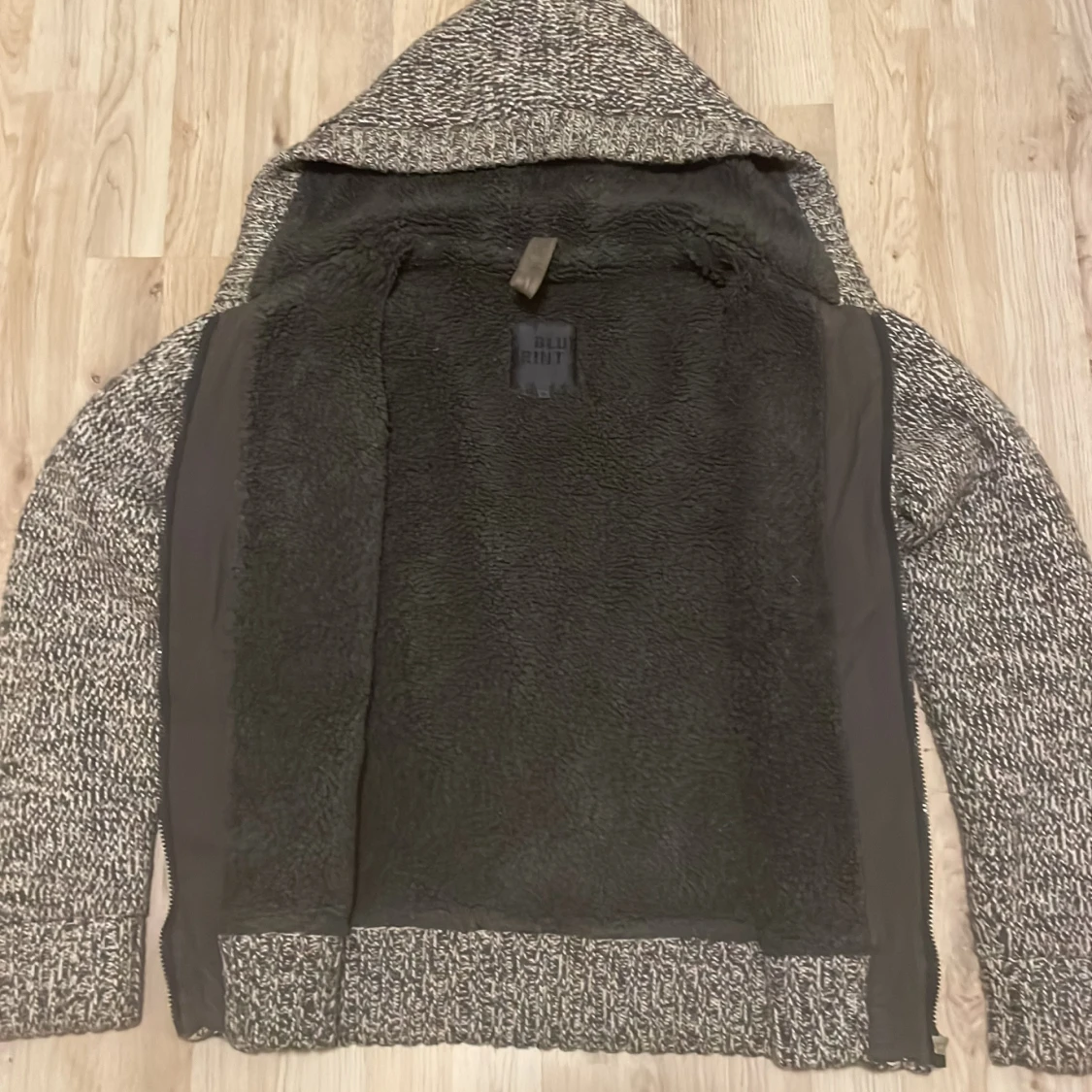 Grå fodrad stickad cardigan - 3