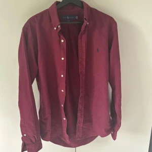 Rhalp Louren skjorta - Säljer nu en riktigt snygg Rhalp Louren skjorta i super fint skick | nypris 1500 kr | skick 10/10 | strlk M | hör gärna av dig vid fler funderingar, modellen är 180 cm och väger 70 kg. 