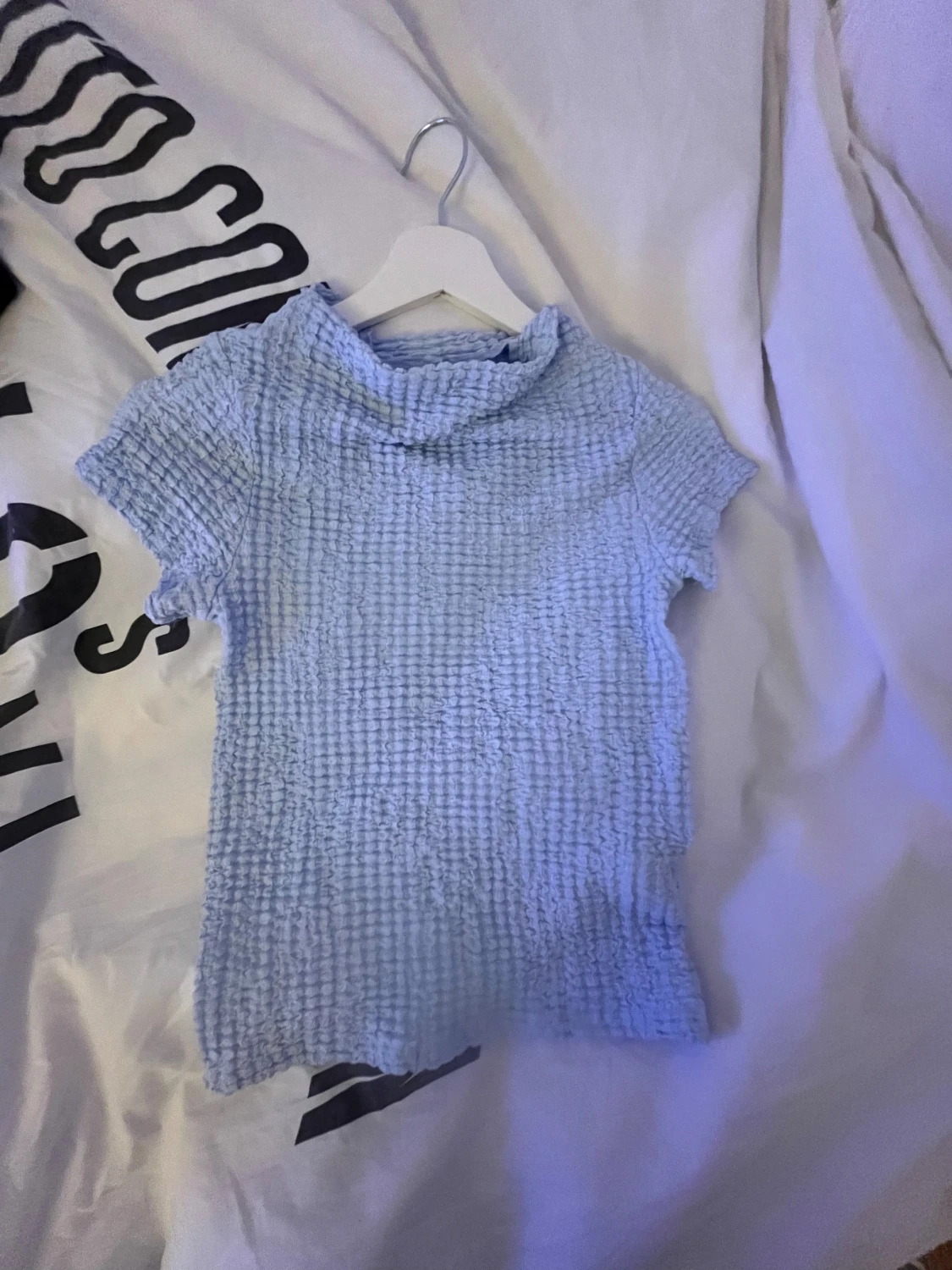 Ljusblå ribbad topp med kort ärm - 1