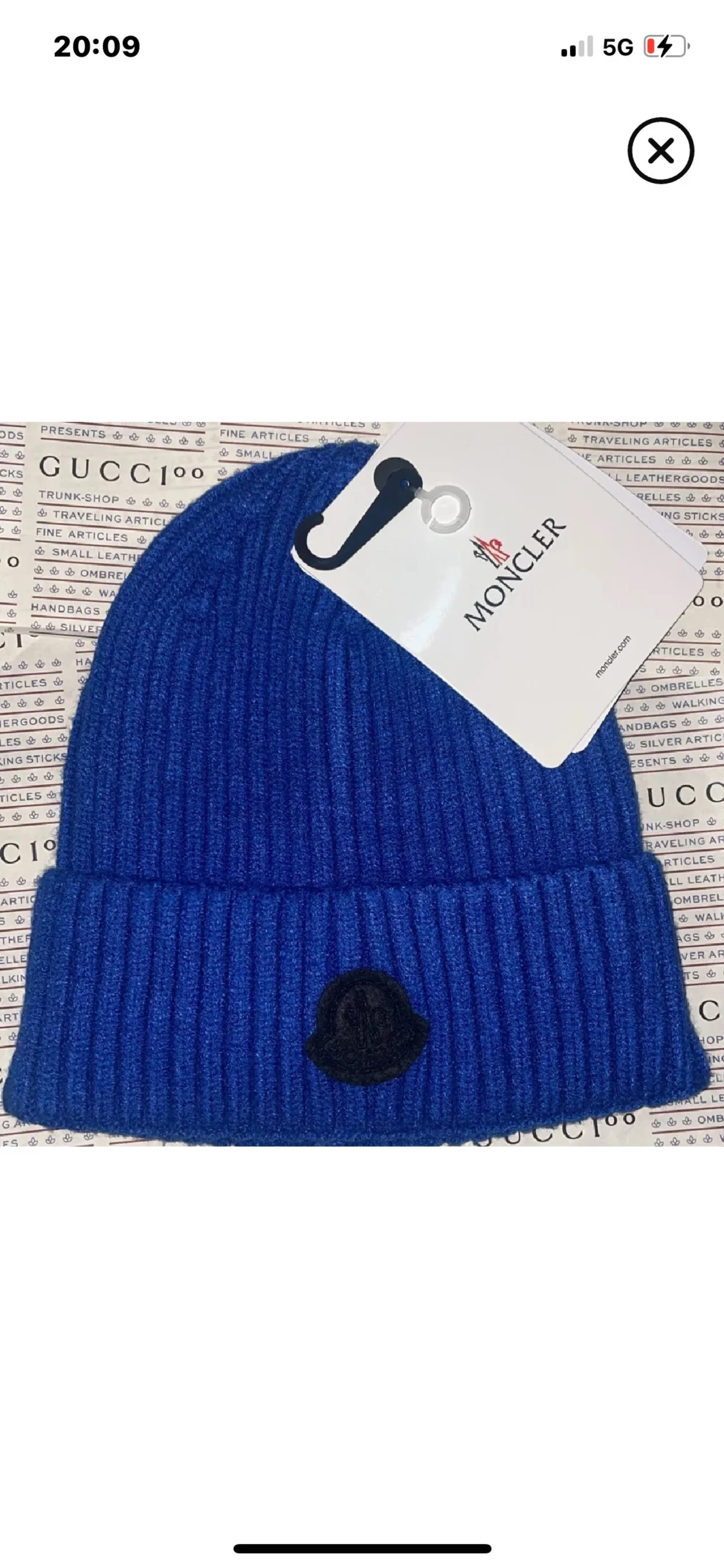 Blå ribbad mössa från Moncler