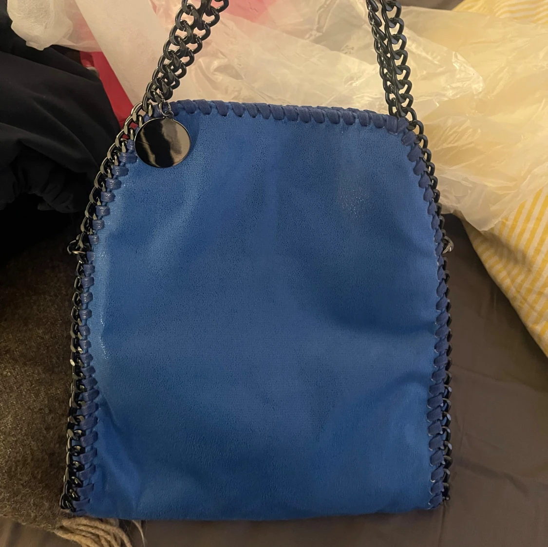 Blå axelväska med kedjedetaljer - 1