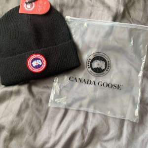 Canada Goose beanie - Mycket fin svart Canada Goose Beanie mössa. Oanvänd. No size. 
