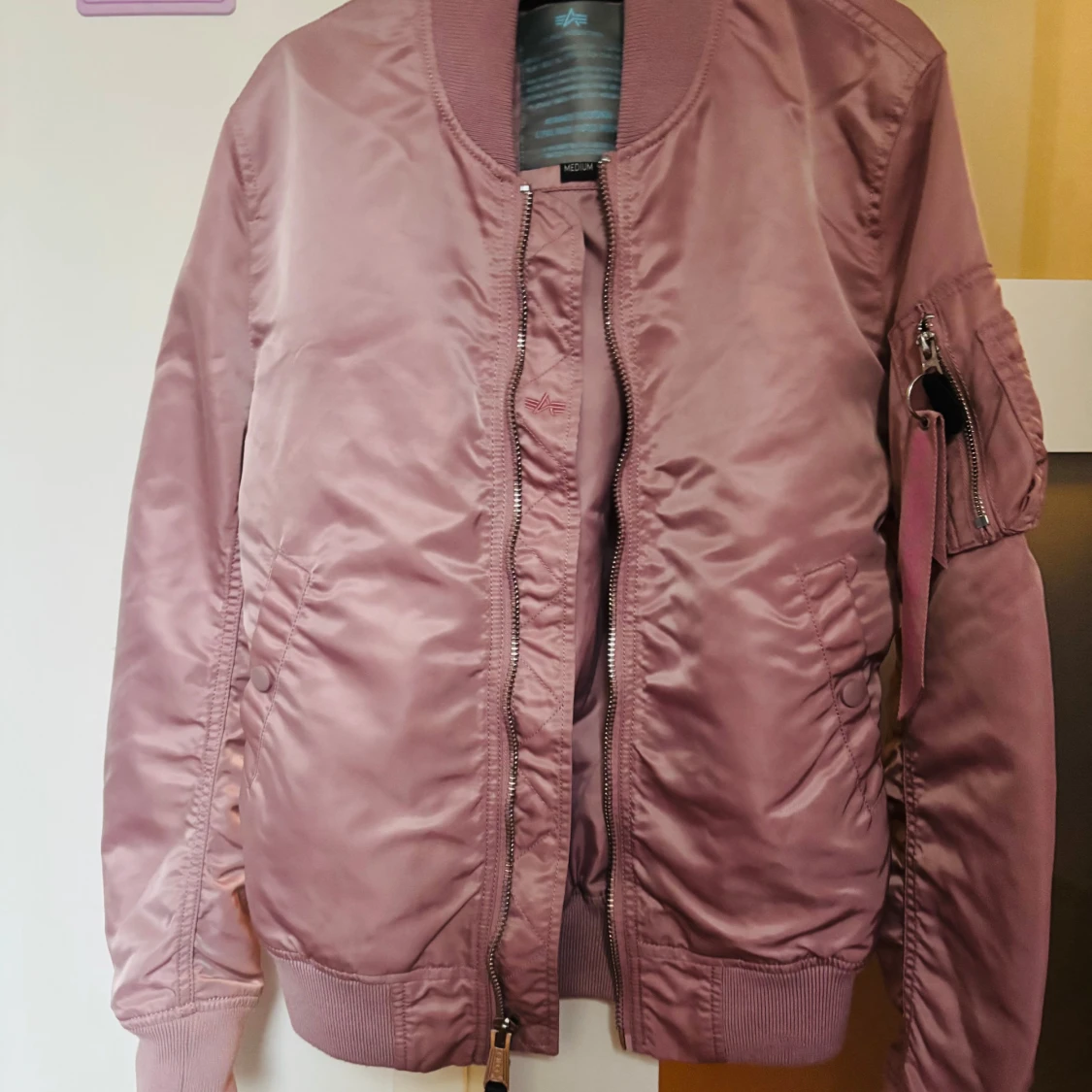 Rosa bomberjacka Alpha Industries M - 1