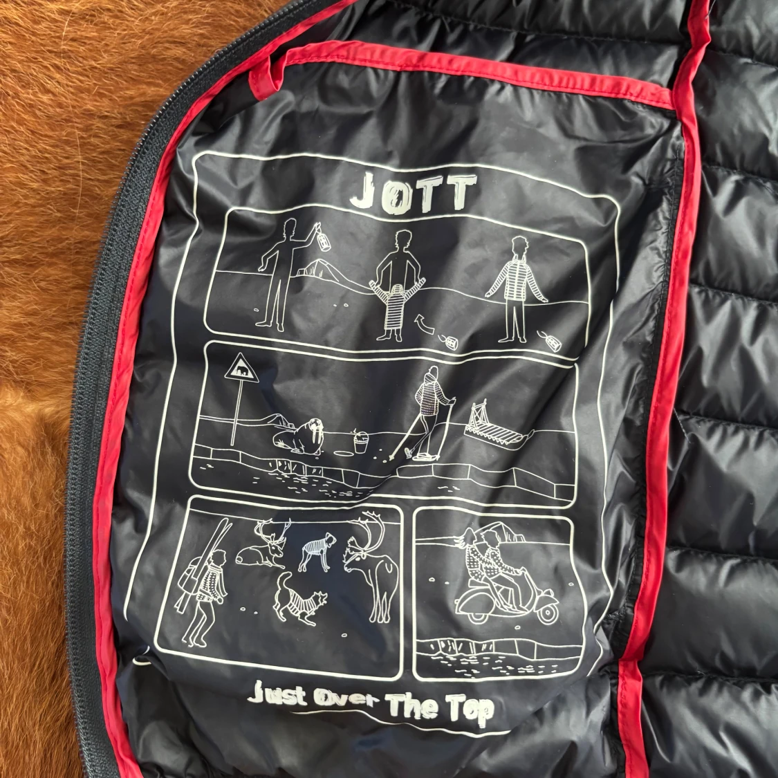 Svart dunväst från JOTT - 4