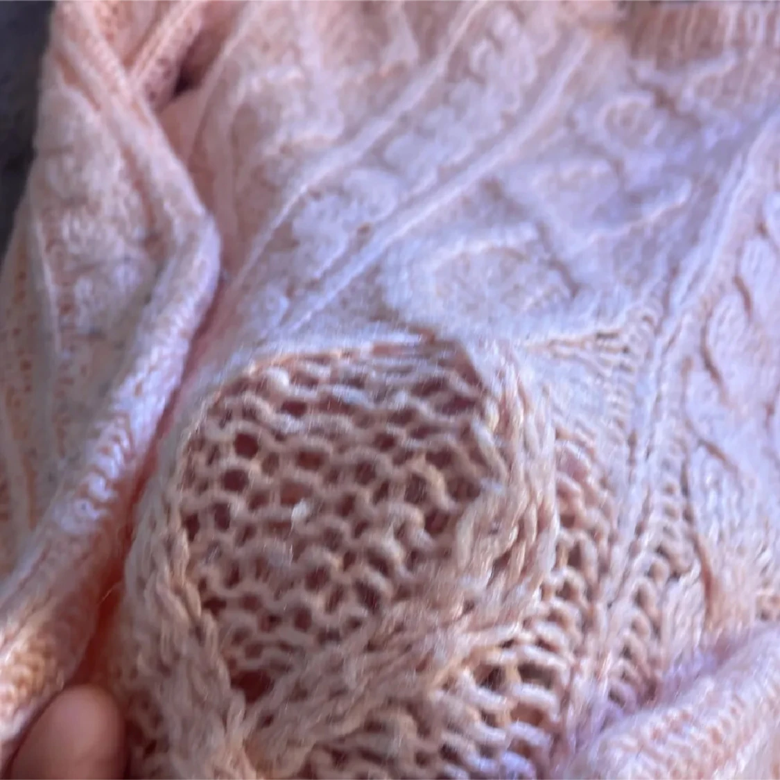 Ljusrosa stickad tröja med flätmönster - 3