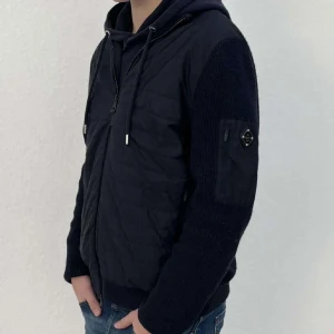 J.Lindeberg Cardigan Jacka - Säljer en J.Lindeberg Cardigan Jacka. Hör av er vid frågor/funderingar!!