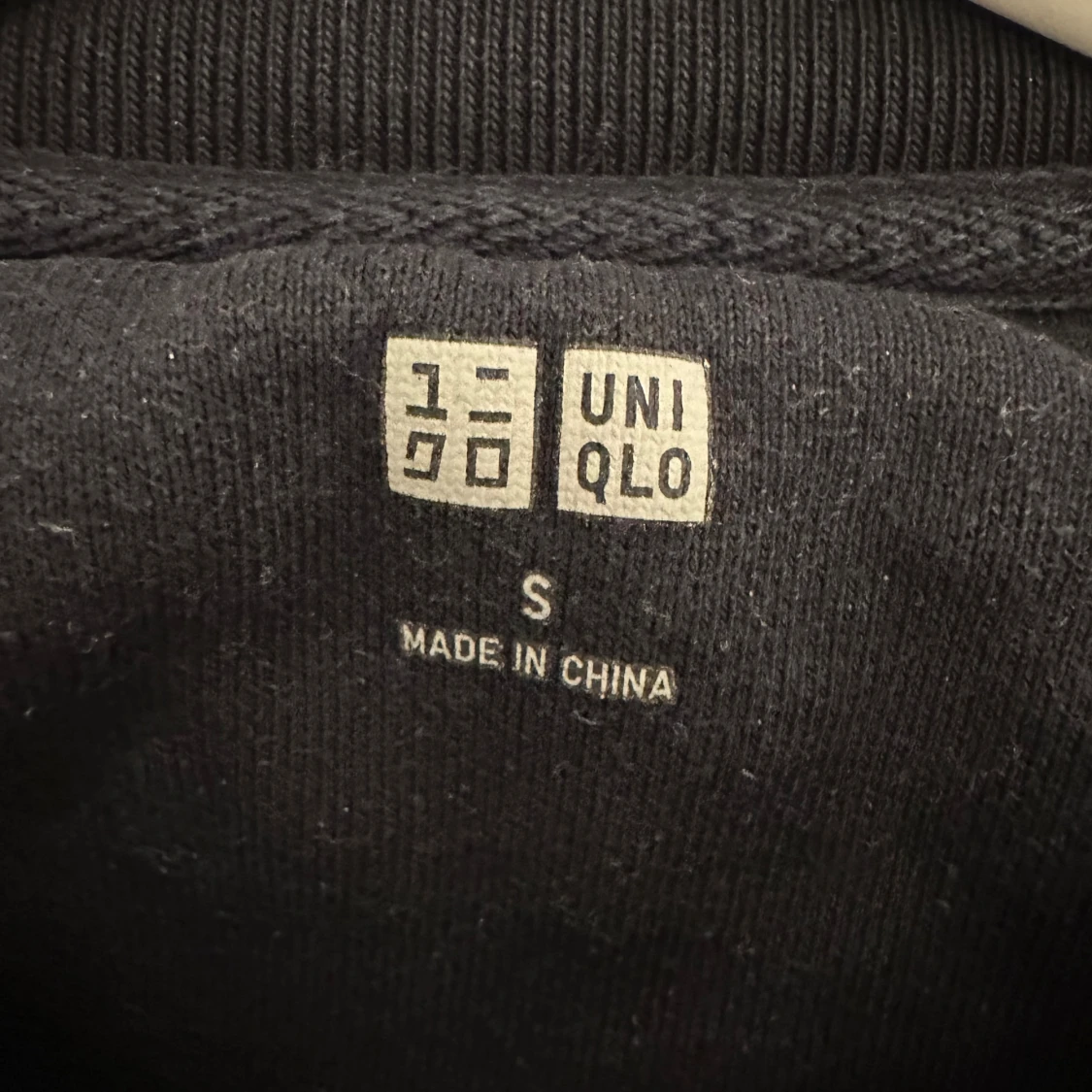 Mörkblå sweatshirt från Uniqlo, stl S - 2