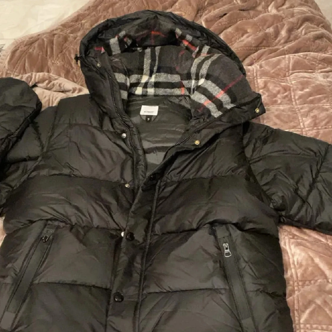 Svart pufferjacka från Burberry