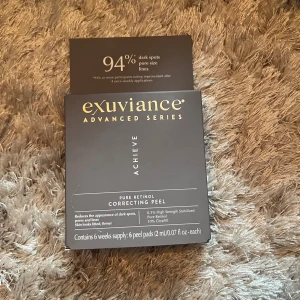 Exuviance Correcting Peel - Exuviance Advanced Series Achieve Pure Retinol Correcting Peel, 6 veckors behandling med peel pads som minskar mörka fläckar, porer och linjer. Innehåller 0,3% stabiliserad retinol och 10% CitraFill. Perfekt för dig som vill ha jämnare och fastare hud.