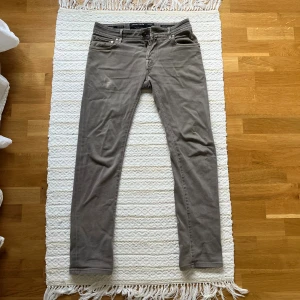 JACOB COHEN JEANS - säljer nu dessa extremt snygga jacob cohen jeans i storlek 30, varsamt använda utan några synliga defekter, kom privat vid funderingar😁