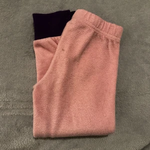 Fleece byxor hello Kitty storlek 98-104 - ⚪️Barn som använt så skavanker finns alltid⚪️