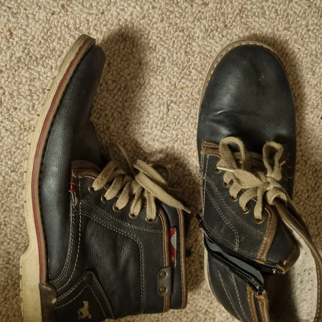 Mörkblåa boots från Mustang, storlek 4040