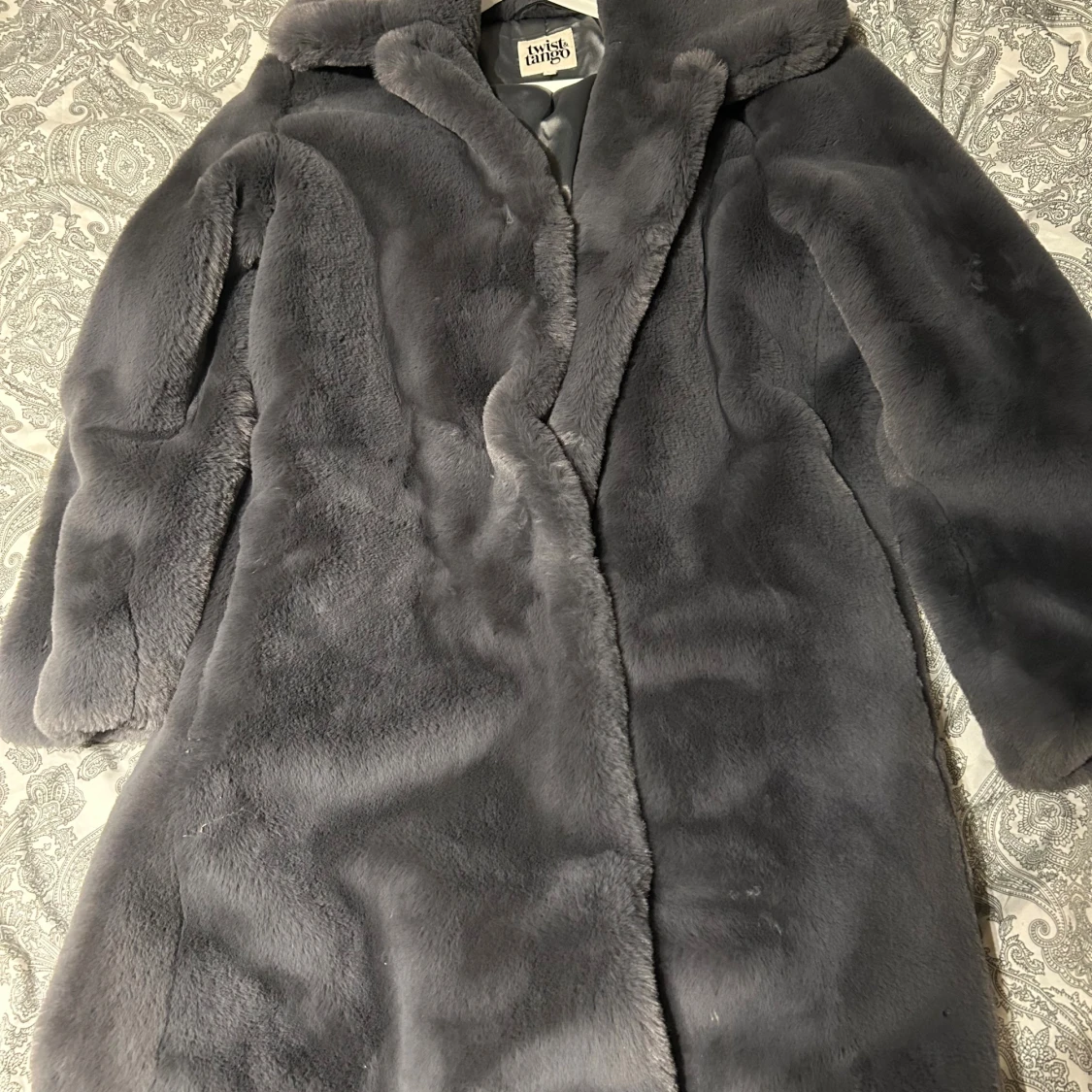 Grå pälsjacka från Twist & Tango