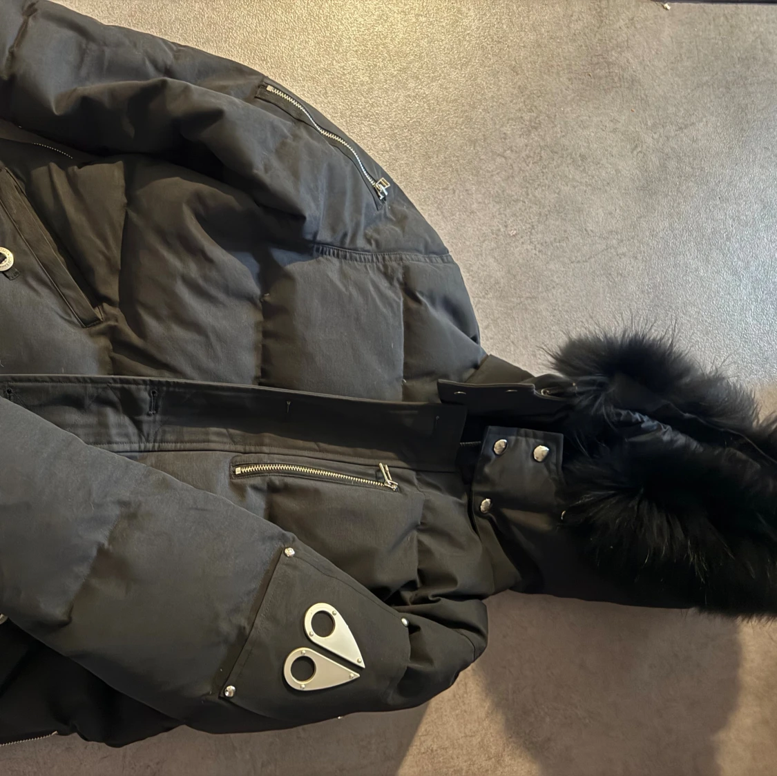 Svart dunjacka från Moose Knuckles - 4