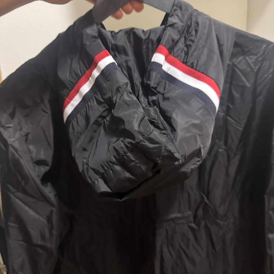 Svart vindjacka från Moncler med huva - 2