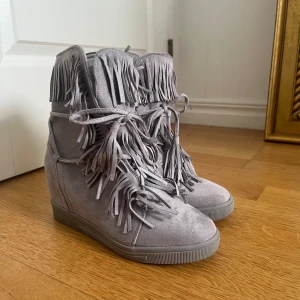 Fransskor  - Snygga franskor med inbyggd klack, super bra skick 🥰