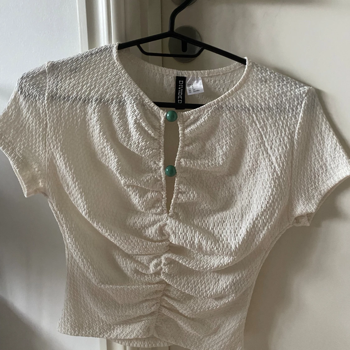 Vit croppad topp från Divided 