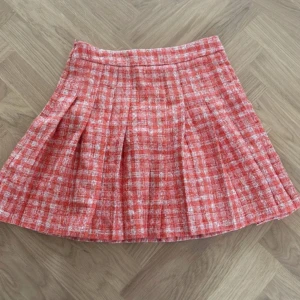 Zara kjol - Oanvänd Zara kjol 