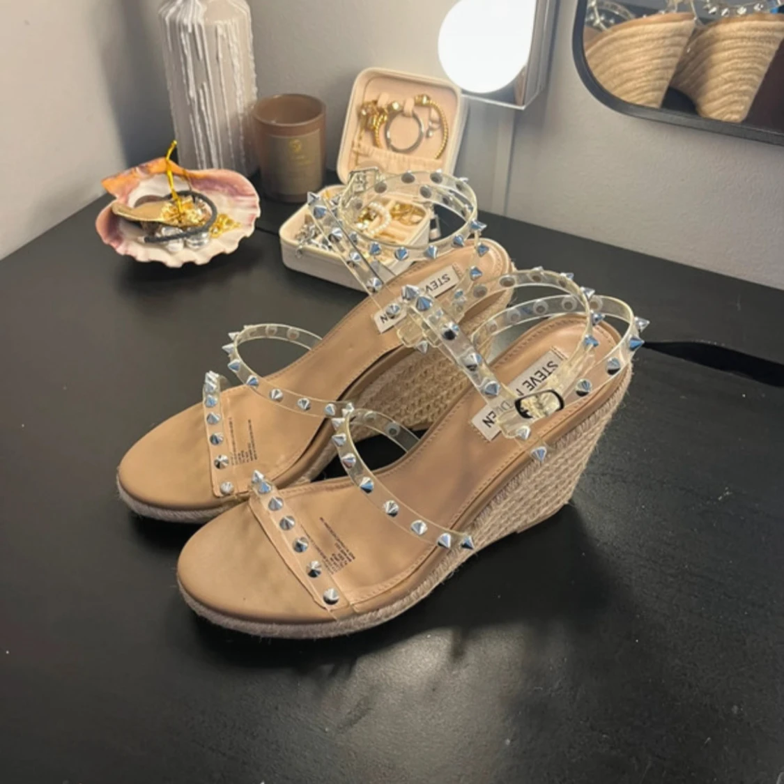 Steve Madden sandaler med nitar och kilklack - 1