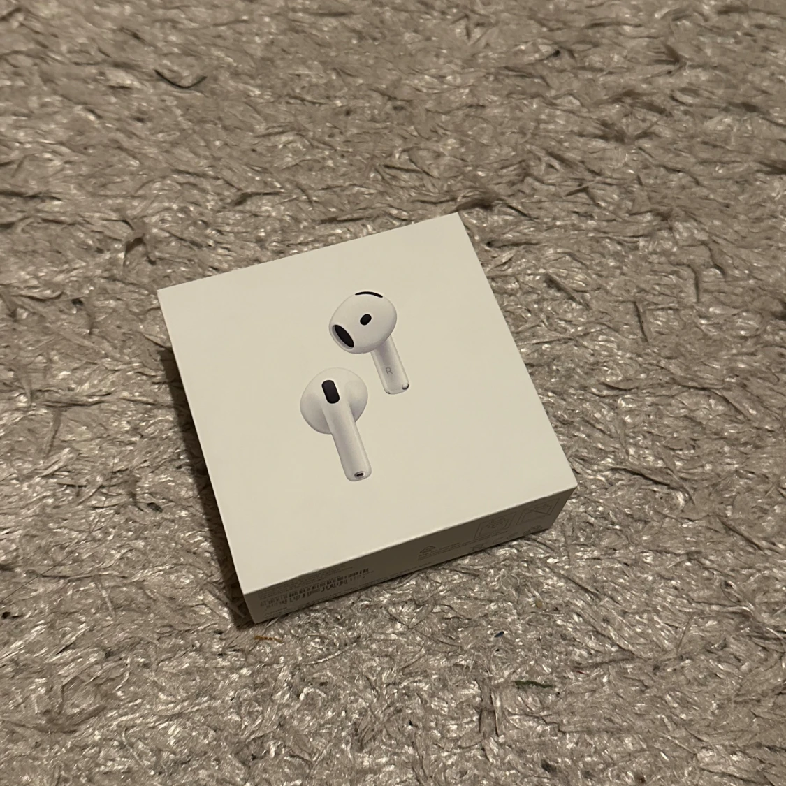 AirPods 4 med brusreducering